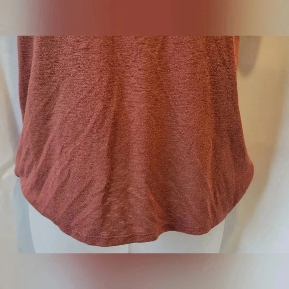 EXPRESS Slub Puff Sleeve V-Neck Tee, burnt orange, size small - Picture 5 of 11